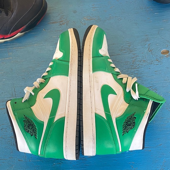 Jordan Green and White Athletic Shoes Air Jordan 1 Mid Nike - Picture 3 of 6